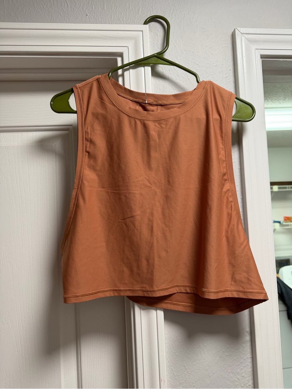 Lululemon Women's Sleeveless Cropped Tank Top - Rust